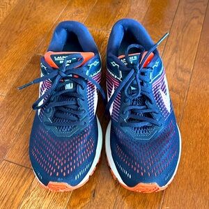 BROOKS WOMENS LAUNCH 5 EUC, size 8